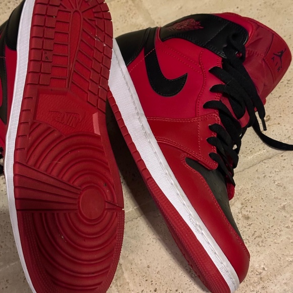 Mens Air Jordan One Mid sz 11 Red , Black, White- Like new - Picture 4 of 4